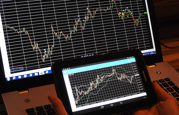 8 Key Metrics to Track in DeFi Trading